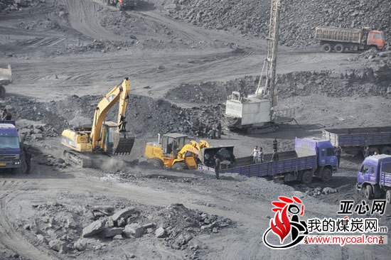 新疆维吾尔自治区召开加快推进现代产业体系建设煤化工产业座谈会