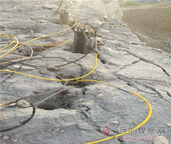 青石高速边坡岩石拆除撑石机蚌埠每日报价