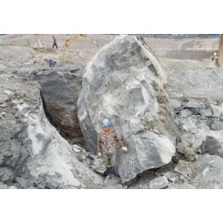 矿山石材开采大型分裂