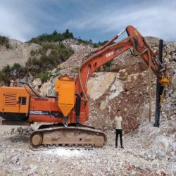 广西梧州开挖劈裂机岩