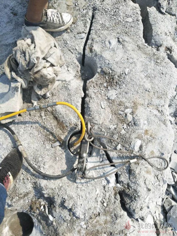 挖掘机带大型破石机-静海行业专家