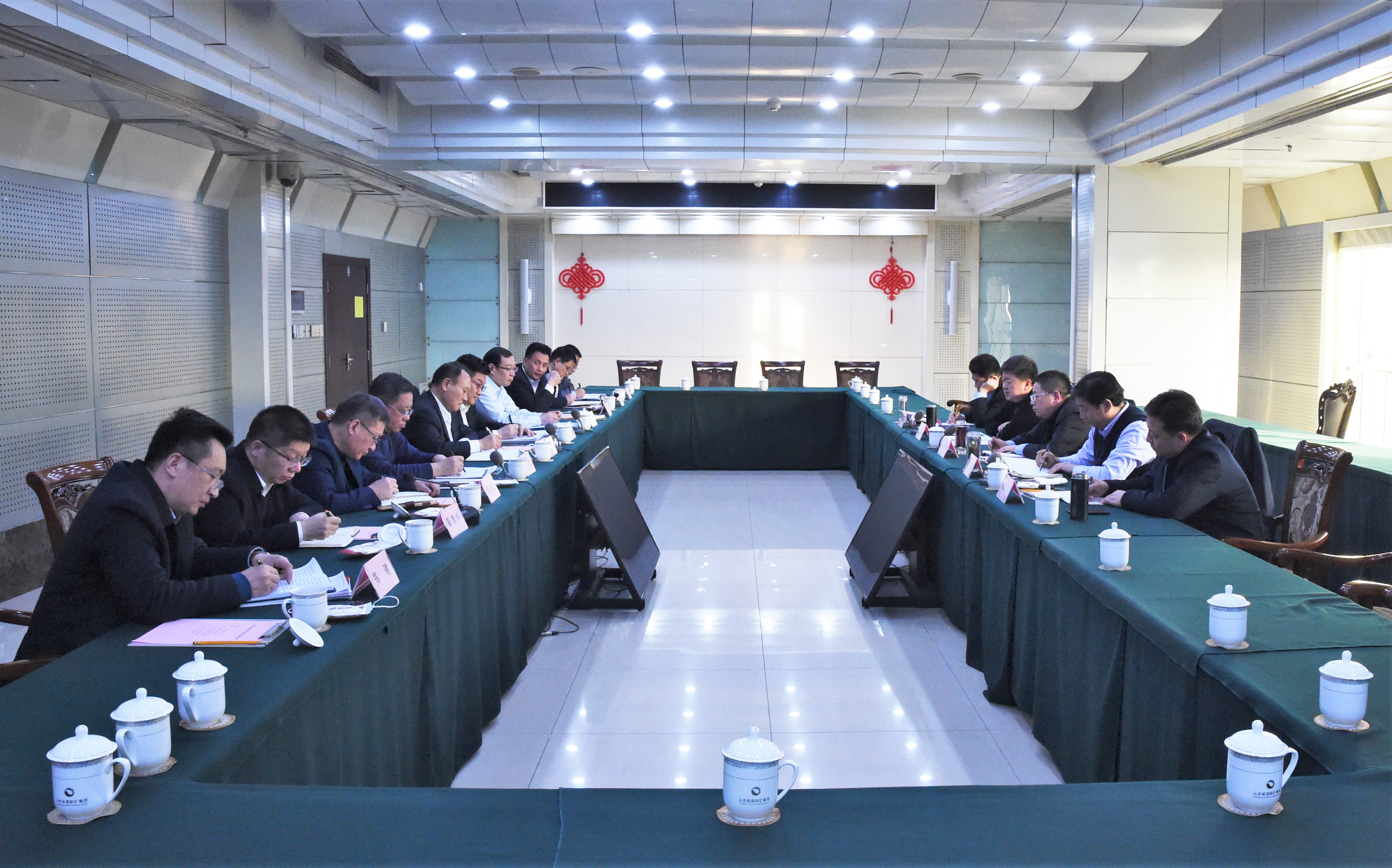 新泰市领导来集团公司调研