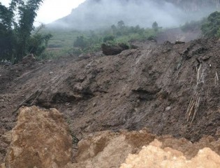  山西交口一露天煤矿发生山体滑坡7人被埋3死