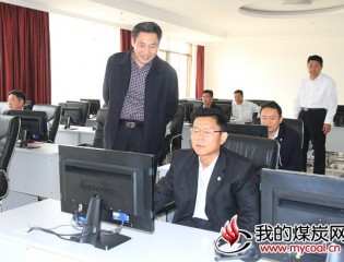  贵州矿业公司举行党员领导人员德廉知识学习集中测试