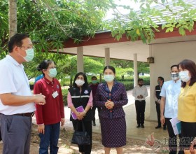  泰国北榄坡府府尹萨兰帕来新远大（泰国）公司检查指导疫情防控工作