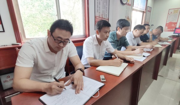 生产部,经管部,办公室分别通报了8月份重点工作考核情况;各电厂负责人