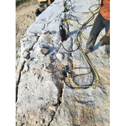 海拉尔地下室开采石头基础分裂机-专利产品