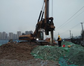  中铁六局路桥公司宿州站站房桩基首根试桩混凝土浇筑完成