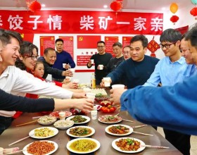 在柴里就地过年的姚玉