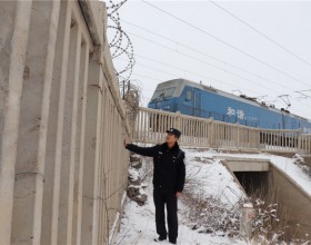 兴和县普降大雪  铁路