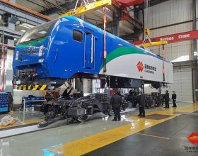  铁路装备首次实现交流机车自主C5修技术