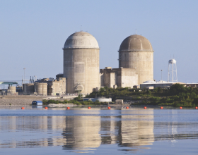 美国科曼奇峰核电站为