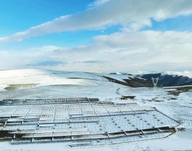  在全球最大、海拔最高的水光互补电站 上千名建设者战低温斗冰雪