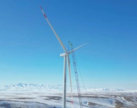  中核集团首个百万千瓦风电源网荷储一体化项目顺利完成首台风力发电机组吊装