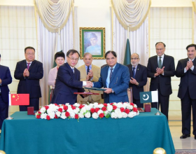 巴基斯坦总理：和中国
