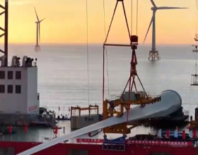  全球首台16兆瓦海上风机首支叶片吊装完成