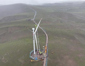  国家能源集团完成西藏最大风电项目首台风机吊装