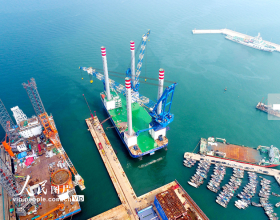 山东青岛：1200吨自升式海上风电安装平台交付