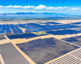  三峡能源与亿利洁能联合投资单体最大立体生态光伏治沙项目竣工