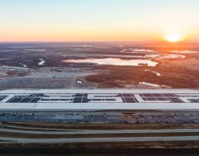  特斯拉计划在奥斯汀工厂安装“世界上最大”屋顶太阳能系统