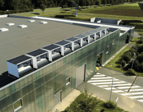  法国公司在商业建筑屋顶安装10台风力光伏发电机