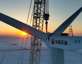  中国石油在建单体规模最大集中风电项目——昂格55万千瓦风电项目首台风机成功吊装！