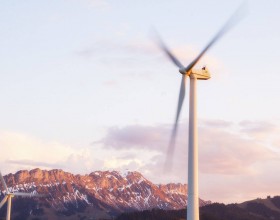  内蒙古能源集团百万千瓦风储项目首台风机并网发电