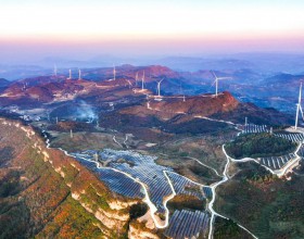  广东能源集团顶董坡风光一体化项目全容量并网发电
